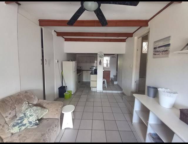 2 BEDROOM APARTMENT FOR SALE IN UVONGO BEACH